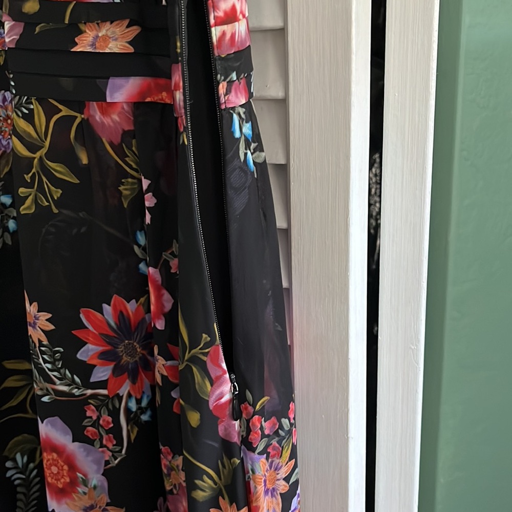 Dress - Picture 4 of 6